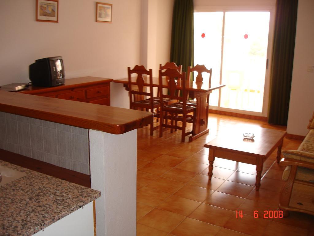 Apartamentos Vista Al Puerto Σαν Αντόνιο Δωμάτιο φωτογραφία