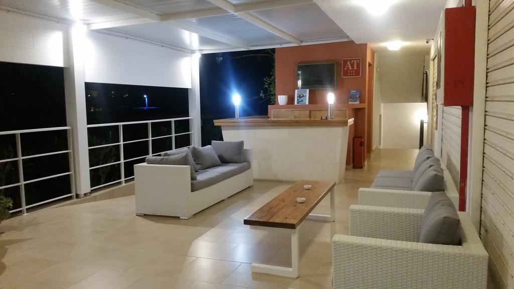 Apartamentos Vista Al Puerto Σαν Αντόνιο Εξωτερικό φωτογραφία