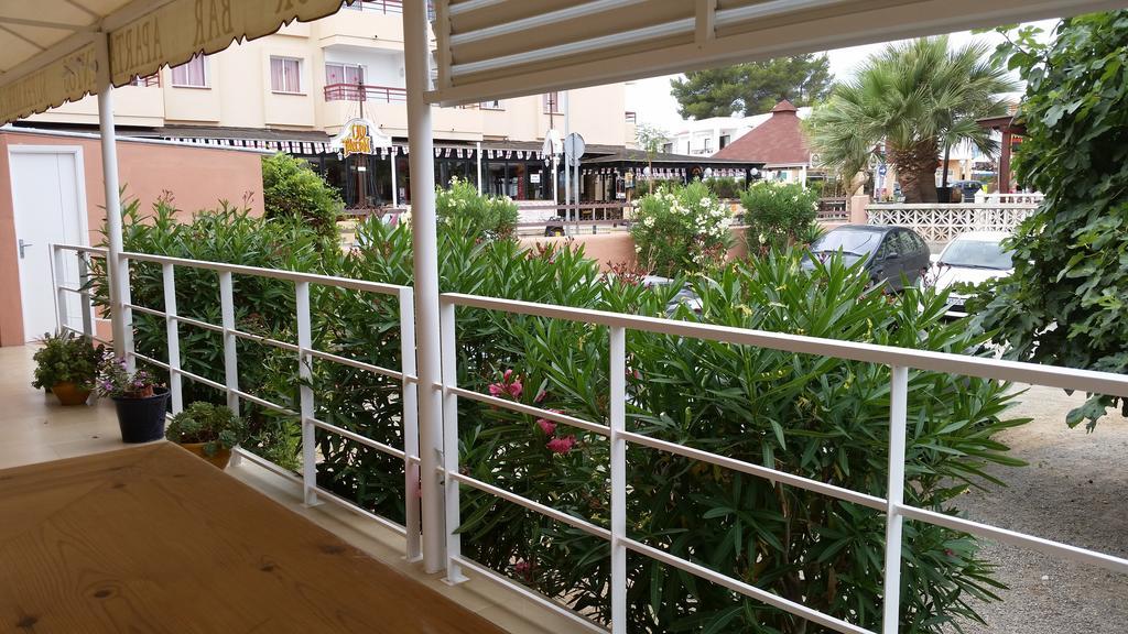 Apartamentos Vista Al Puerto Σαν Αντόνιο Δωμάτιο φωτογραφία