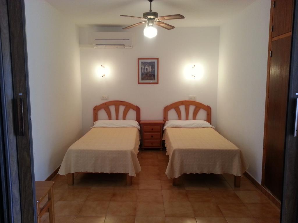 Apartamentos Vista Al Puerto Σαν Αντόνιο Δωμάτιο φωτογραφία